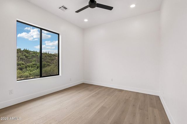 2246 E MANANA Road, New River, AZ 85087