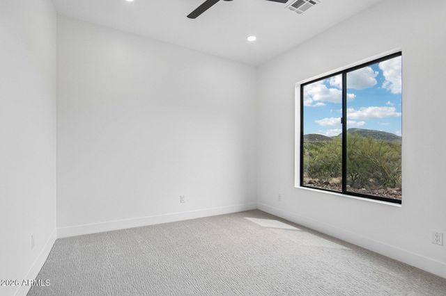 2246 E MANANA Road, New River, AZ 85087