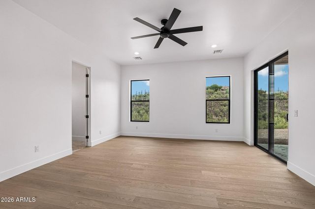 2246 E MANANA Road, New River, AZ 85087