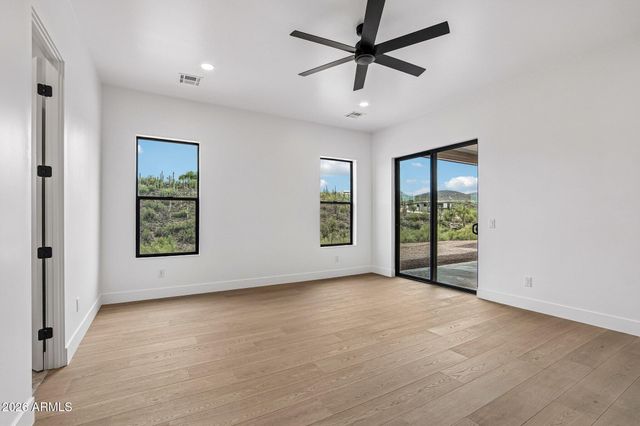 2246 E MANANA Road, New River, AZ 85087