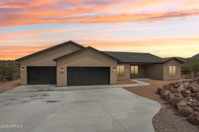 2246 E MANANA Road, New River, AZ 85087