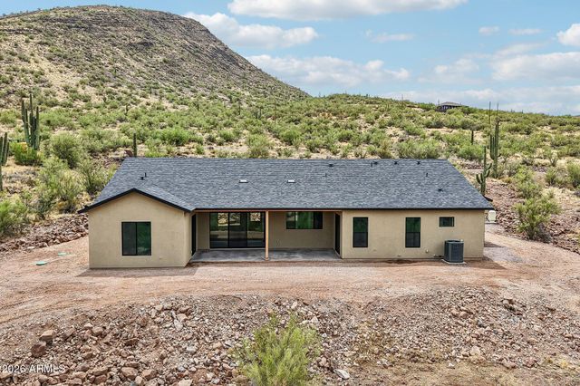 2246 E MANANA Road, New River, AZ 85087