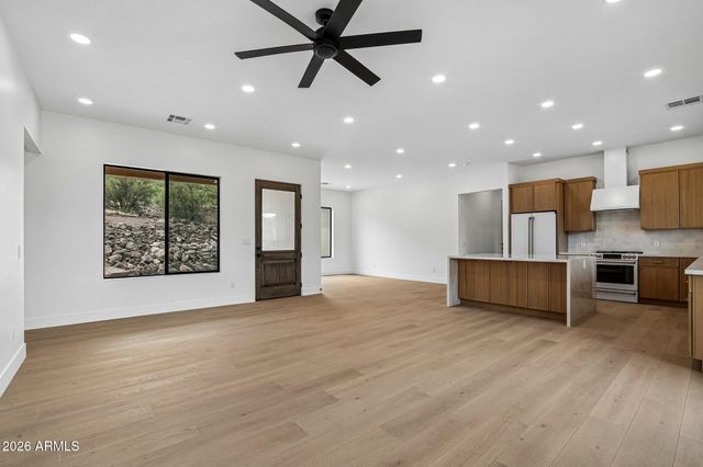 2246 E MANANA Road, New River, AZ 85087