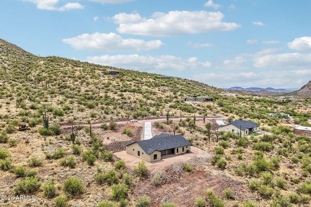 2246 E MANANA Road, New River, AZ 85087