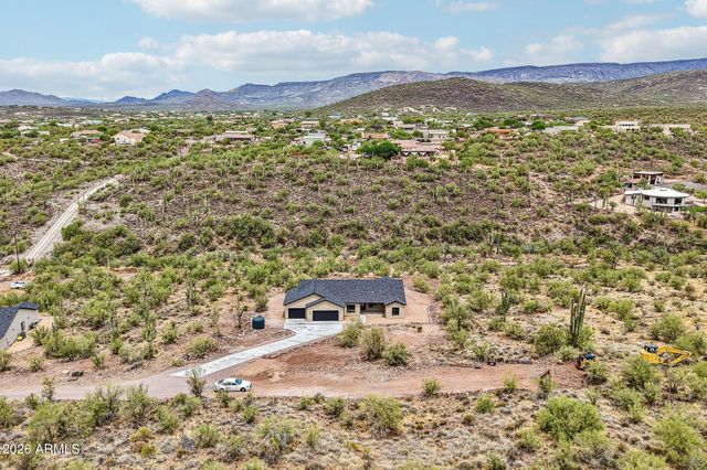 2246 E MANANA Road, New River, AZ 85087