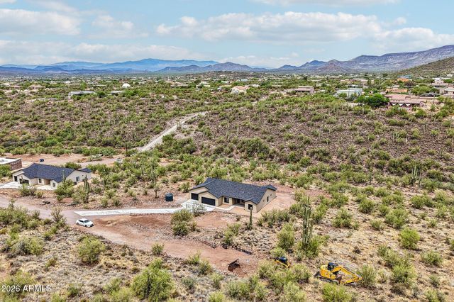 2246 E MANANA Road, New River, AZ 85087