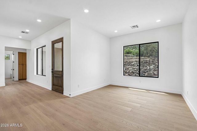 2246 E MANANA Road, New River, AZ 85087