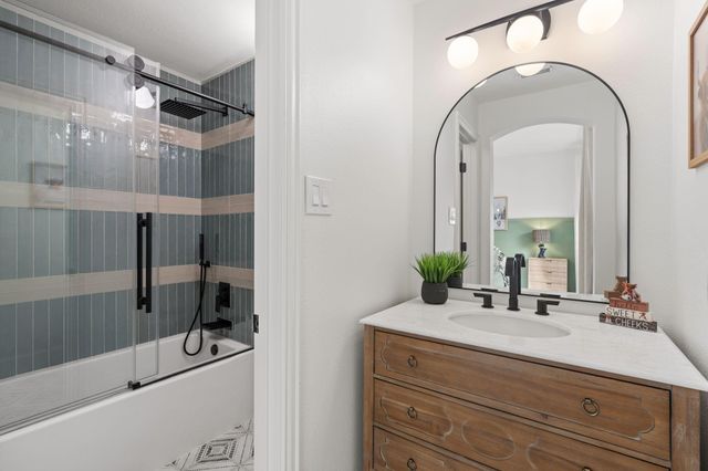 35 Dewdrift Place, The Woodlands, TX 77382