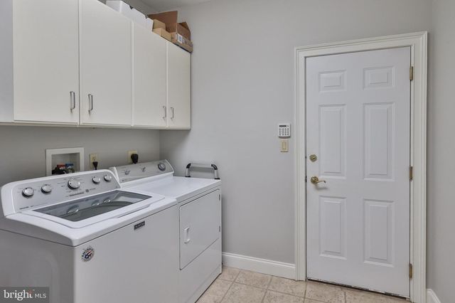 19 SPRING WOOD DR, Allentown, PA 18104