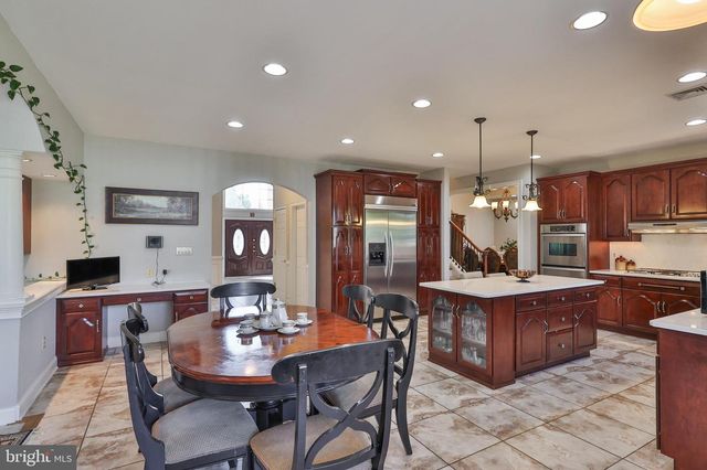 19 SPRING WOOD DR, Allentown, PA 18104