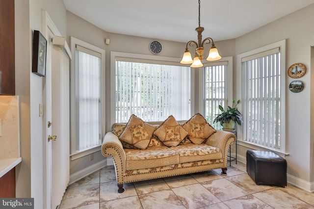 19 SPRING WOOD DR, Allentown, PA 18104