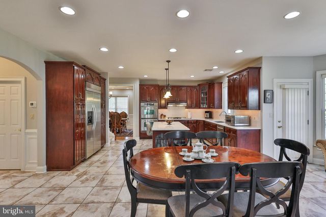 19 SPRING WOOD DR, Allentown, PA 18104