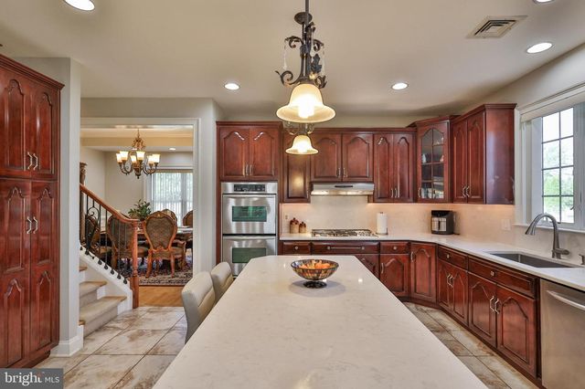 19 SPRING WOOD DR, Allentown, PA 18104