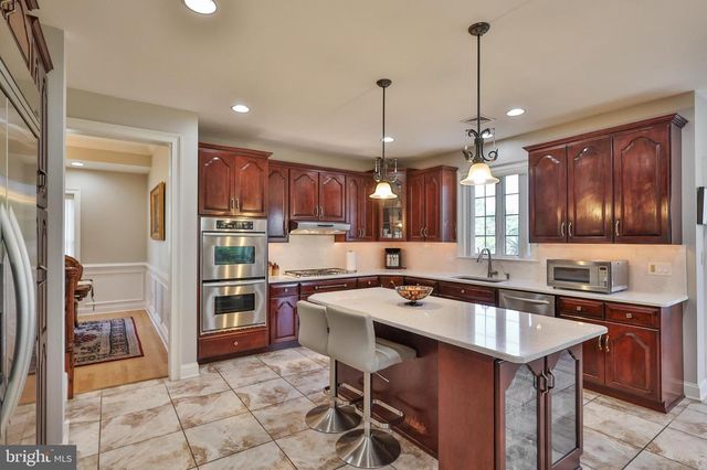 19 SPRING WOOD DR, Allentown, PA 18104