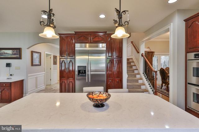 19 SPRING WOOD DR, Allentown, PA 18104