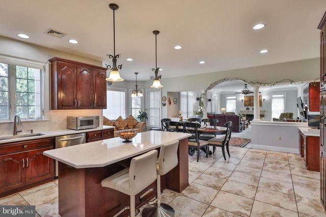 19 SPRING WOOD DR, Allentown, PA 18104