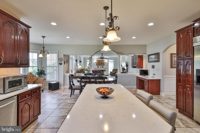 19 SPRING WOOD DR, Allentown, PA 18104