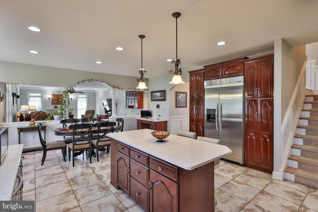 19 SPRING WOOD DR, Allentown, PA 18104