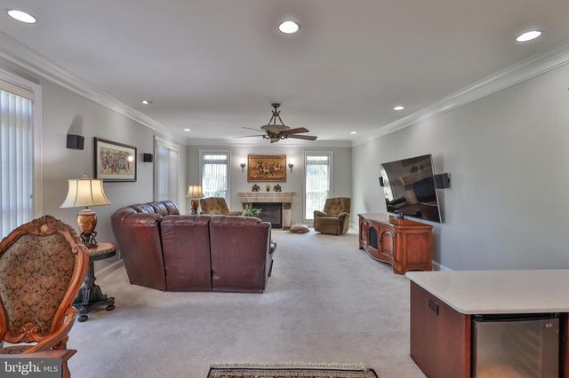 19 SPRING WOOD DR, Allentown, PA 18104