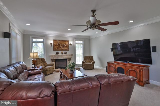 19 SPRING WOOD DR, Allentown, PA 18104