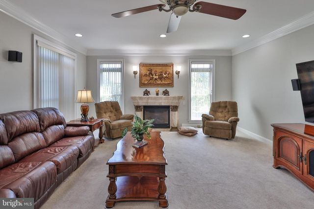 19 SPRING WOOD DR, Allentown, PA 18104