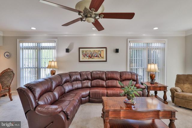 19 SPRING WOOD DR, Allentown, PA 18104