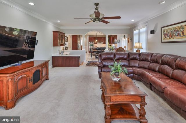 19 SPRING WOOD DR, Allentown, PA 18104