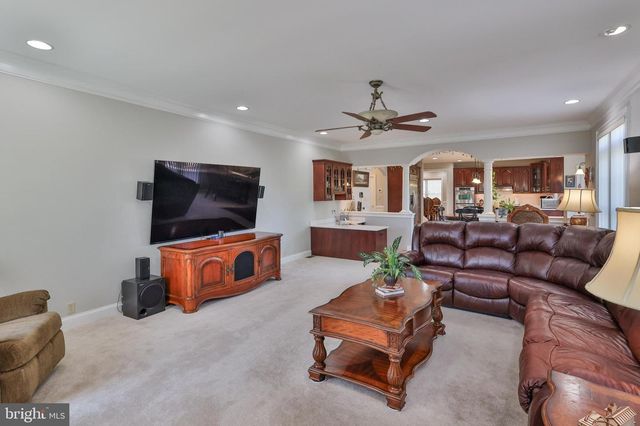 19 SPRING WOOD DR, Allentown, PA 18104