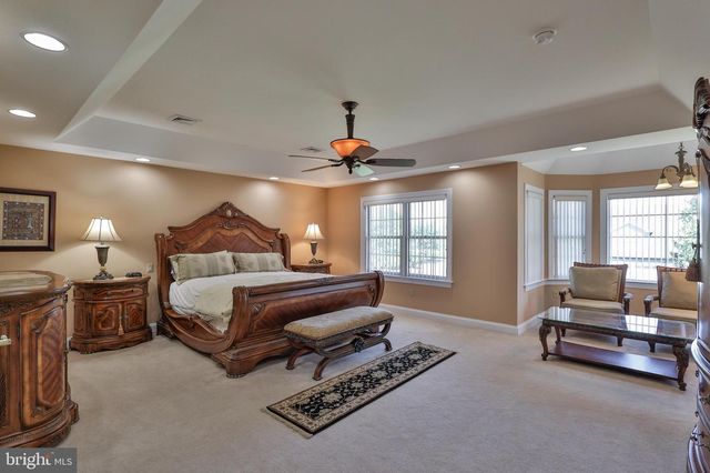 19 SPRING WOOD DR, Allentown, PA 18104