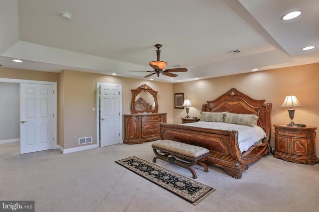 19 SPRING WOOD DR, Allentown, PA 18104