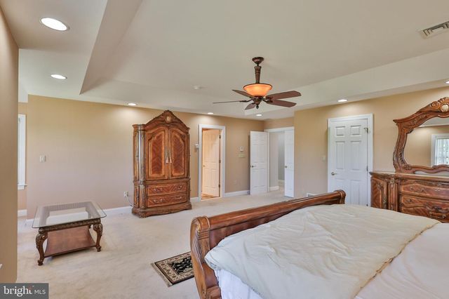 19 SPRING WOOD DR, Allentown, PA 18104