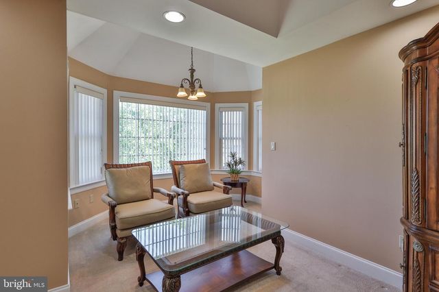 19 SPRING WOOD DR, Allentown, PA 18104