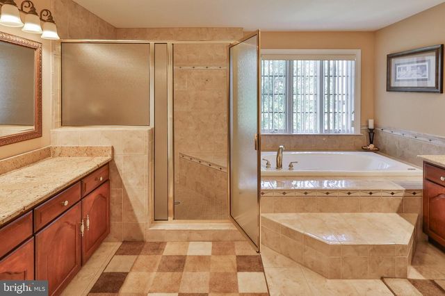 19 SPRING WOOD DR, Allentown, PA 18104