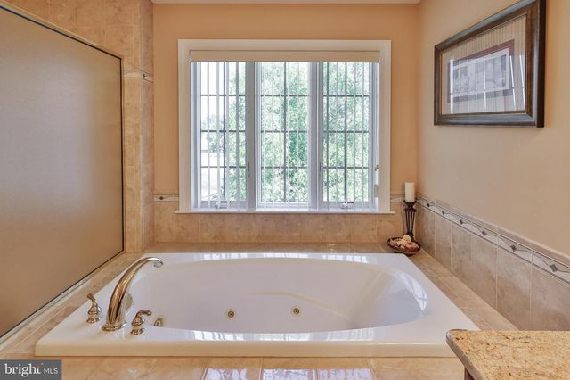 19 SPRING WOOD DR, Allentown, PA 18104