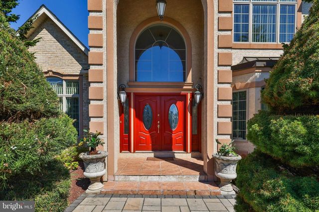 19 SPRING WOOD DR, Allentown, PA 18104