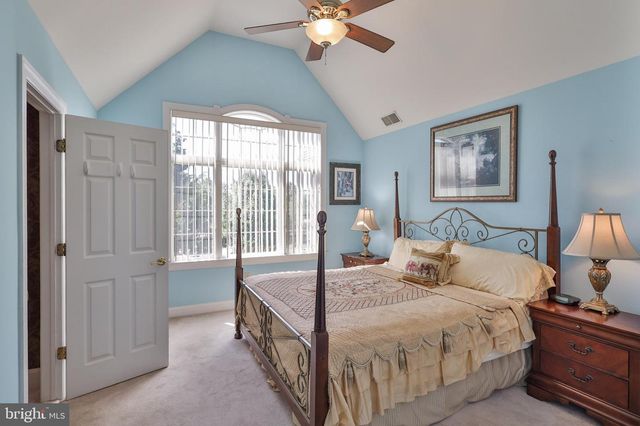 19 SPRING WOOD DR, Allentown, PA 18104