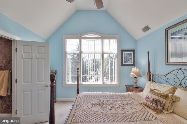 19 SPRING WOOD DR, Allentown, PA 18104