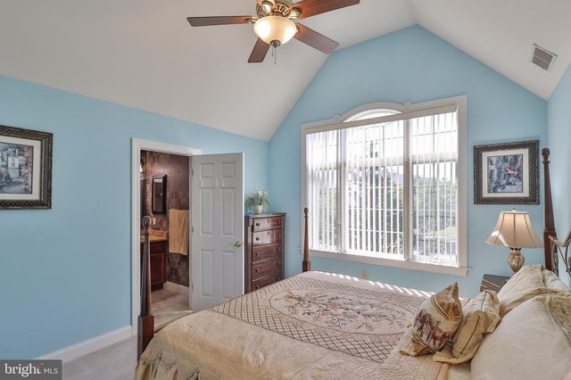 19 SPRING WOOD DR, Allentown, PA 18104