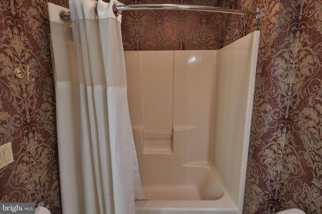 19 SPRING WOOD DR, Allentown, PA 18104