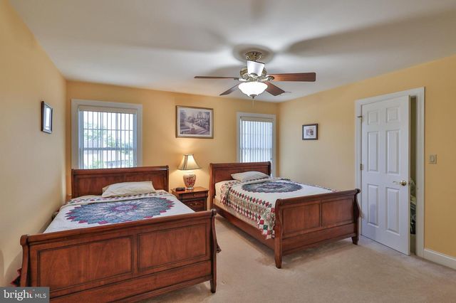 19 SPRING WOOD DR, Allentown, PA 18104