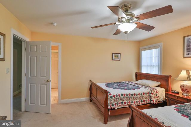 19 SPRING WOOD DR, Allentown, PA 18104