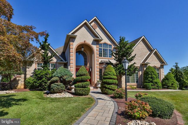 19 SPRING WOOD DR, Allentown, PA 18104