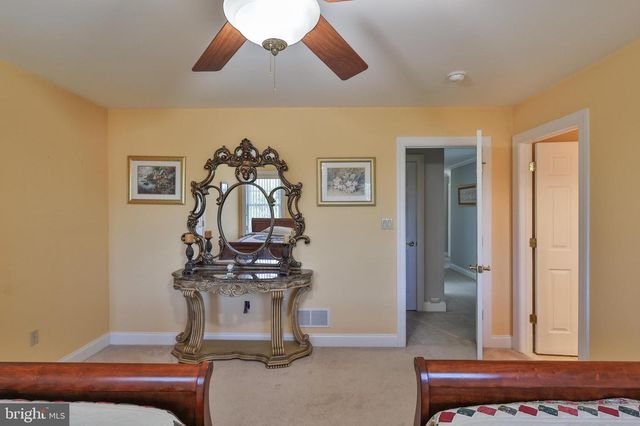 19 SPRING WOOD DR, Allentown, PA 18104