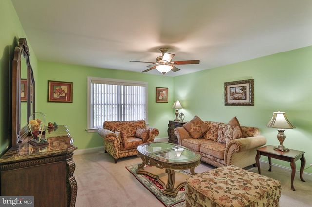 19 SPRING WOOD DR, Allentown, PA 18104