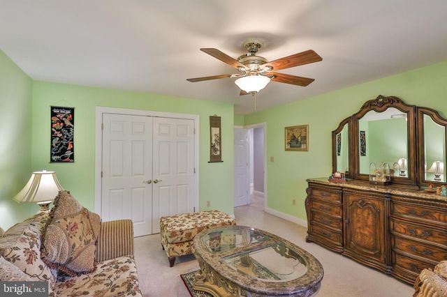 19 SPRING WOOD DR, Allentown, PA 18104