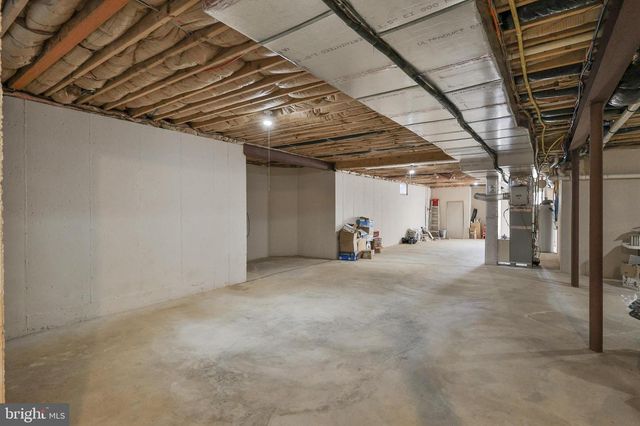 19 SPRING WOOD DR, Allentown, PA 18104