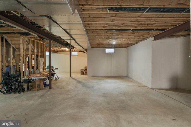 19 SPRING WOOD DR, Allentown, PA 18104