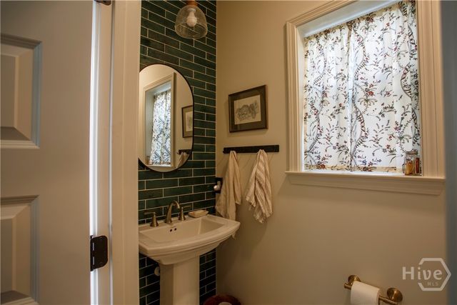 919 E Waldburg Street, Savannah, GA 31401