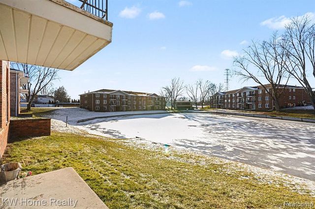 54781 Shelby Road 80, Utica, MI 48316