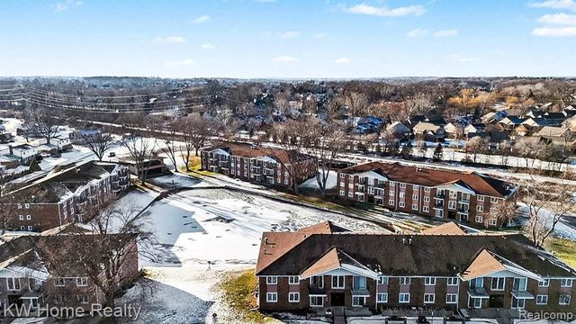 54781 Shelby Road 80, Utica, MI 48316